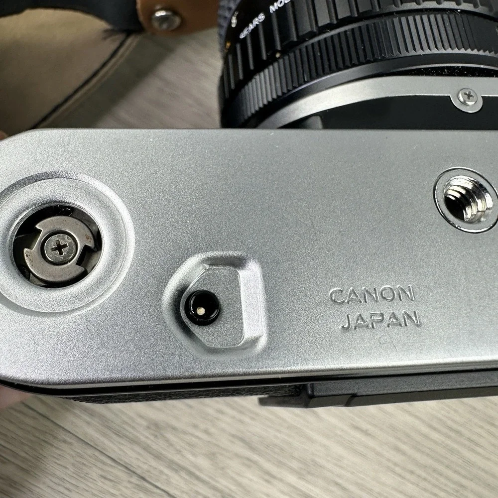 Vintage Canon‎ AE-1 35mm SLR Film Camera w/ 28mm f2.8 Lens Strap Japan